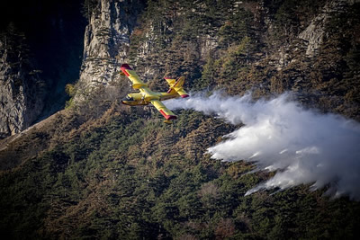 canadair-6768428_640.jpg